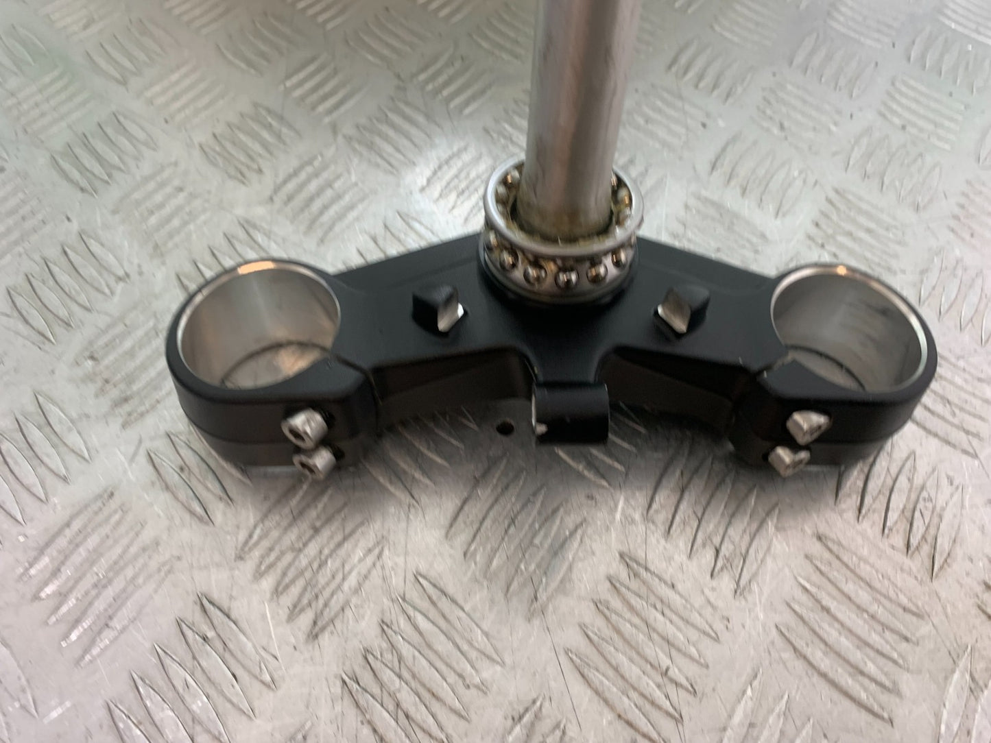 TRIUMPH TRIDENT 660 BOTTOM YOKE  YEAR 2021-2024 (CMB1295)