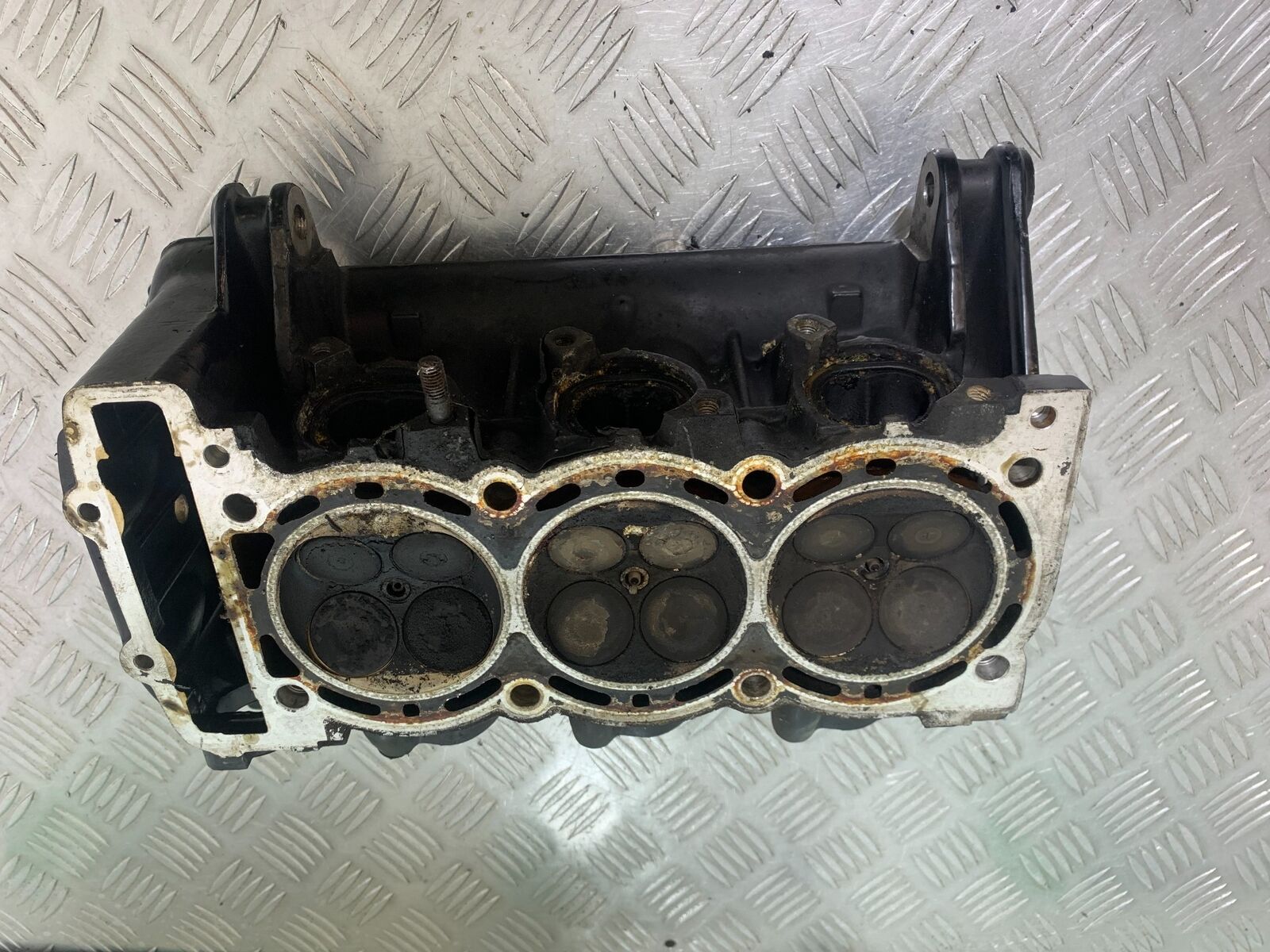 TRIUMPH 955i SPRINT ST CYLINDER HEAD  YEAR 1999-2004 (STOCK 735)