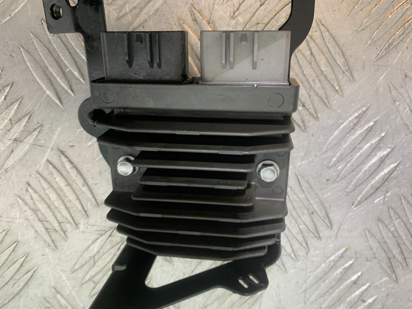 TRIUMPH TRIDENT 660 REGULATOR  YEAR 2021-2024 (CMB1295)