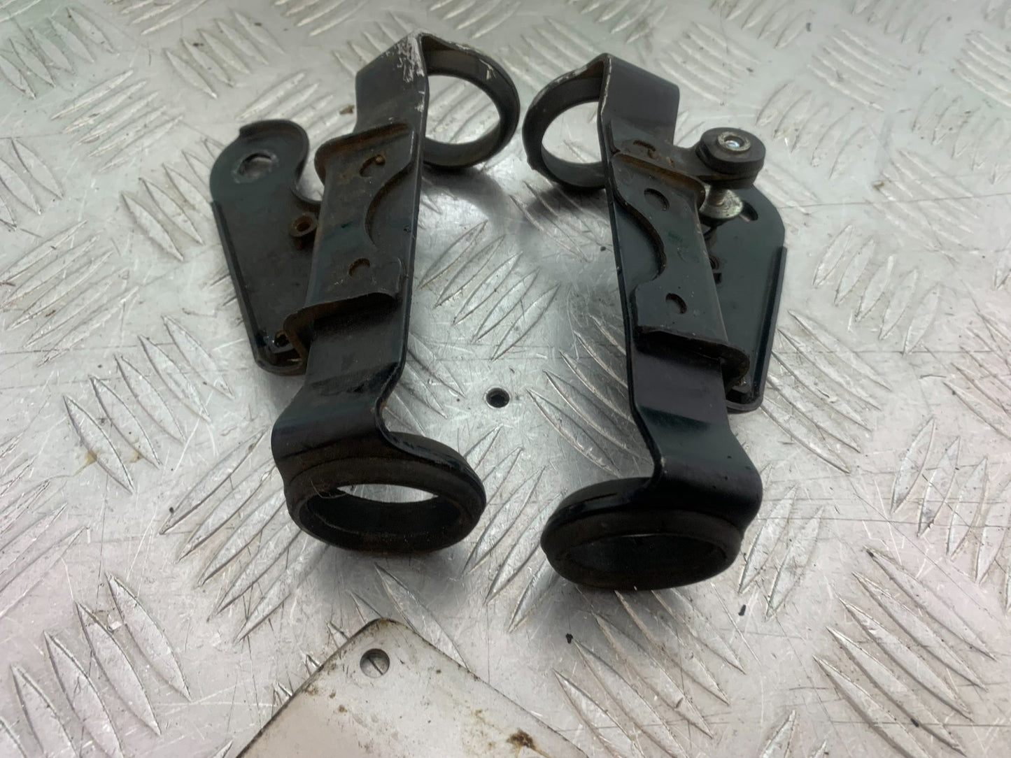 SUZUKI GS500 GS 500 HEADLIGHT BRACKETS YEAR 2001-2008 (CMB1254)