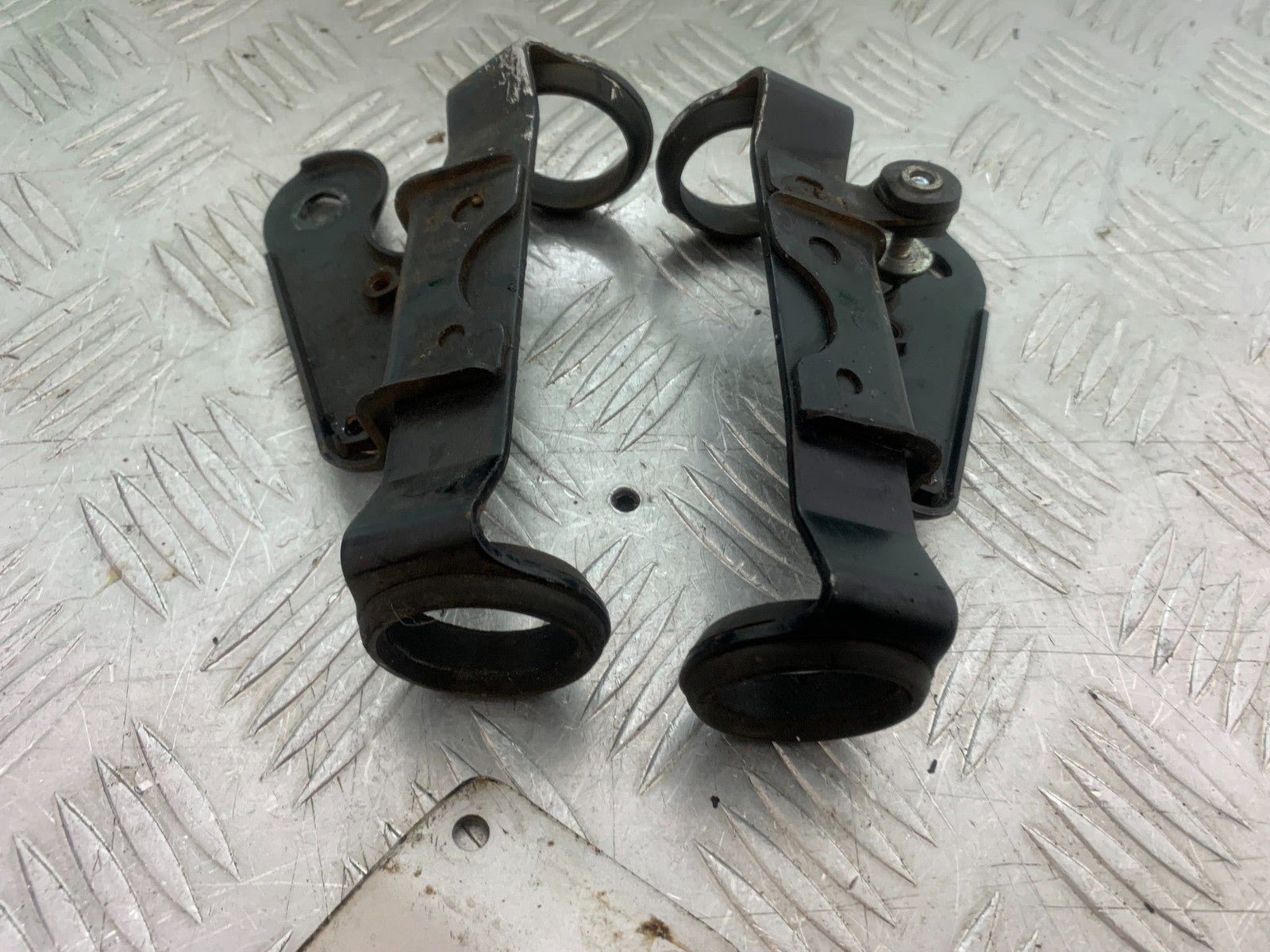SUZUKI GS500 GS 500 HEADLIGHT BRACKETS YEAR 2001-2008 (CMB1254)