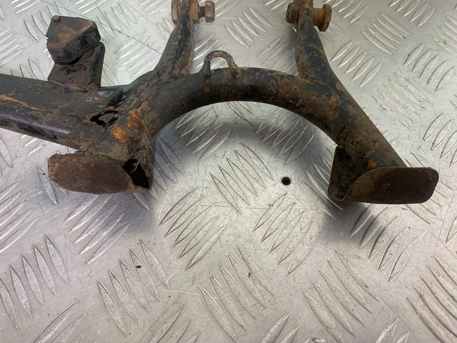 YAMAHA XJR1300 XJR 1300 CENTER STAND  1999-2003 (CMB1119)