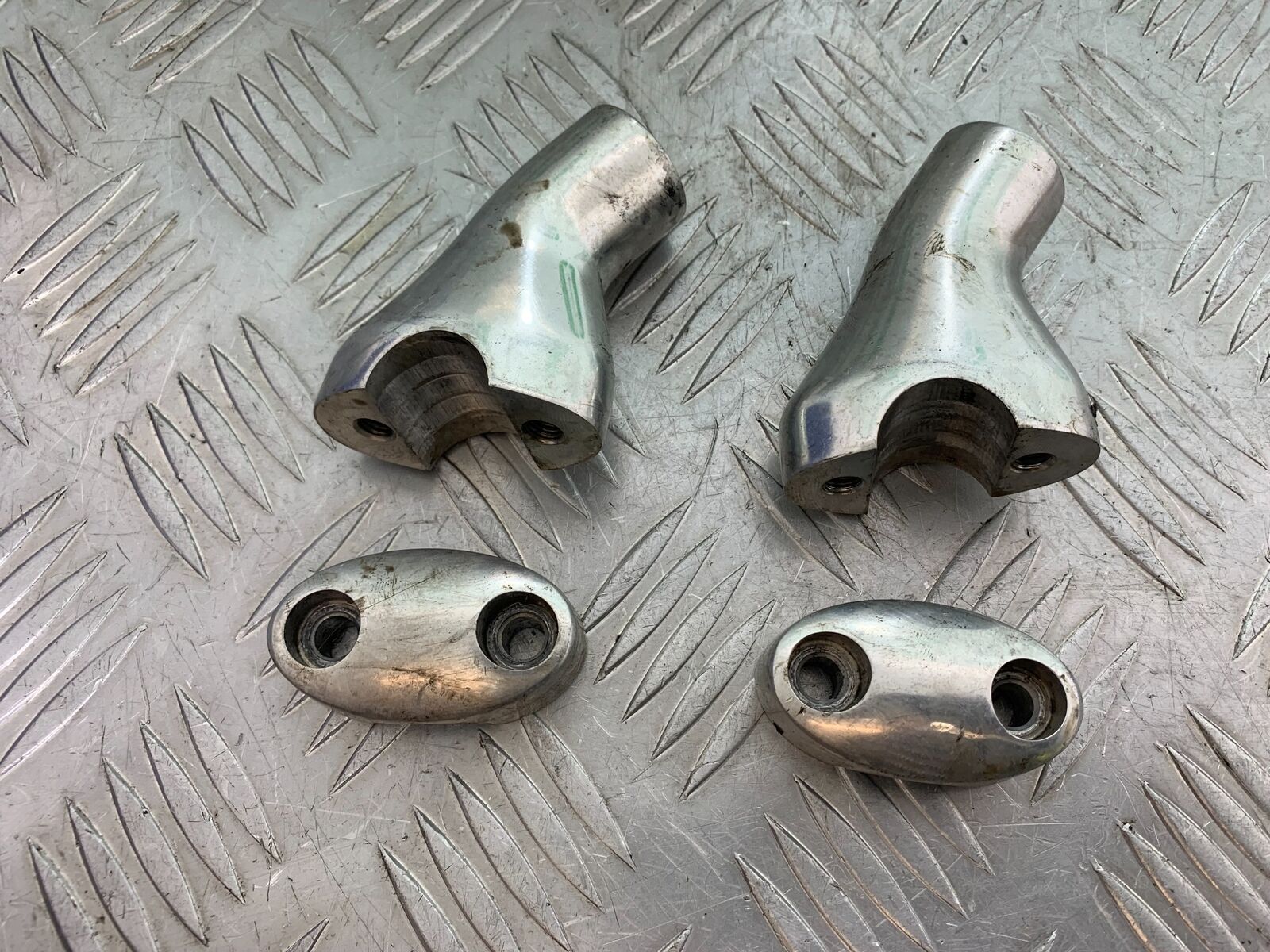 TRIUMPH THUNDERBIRD 1600 HANDLEBAR RISERS  YEAR 2011 (CMB1107)