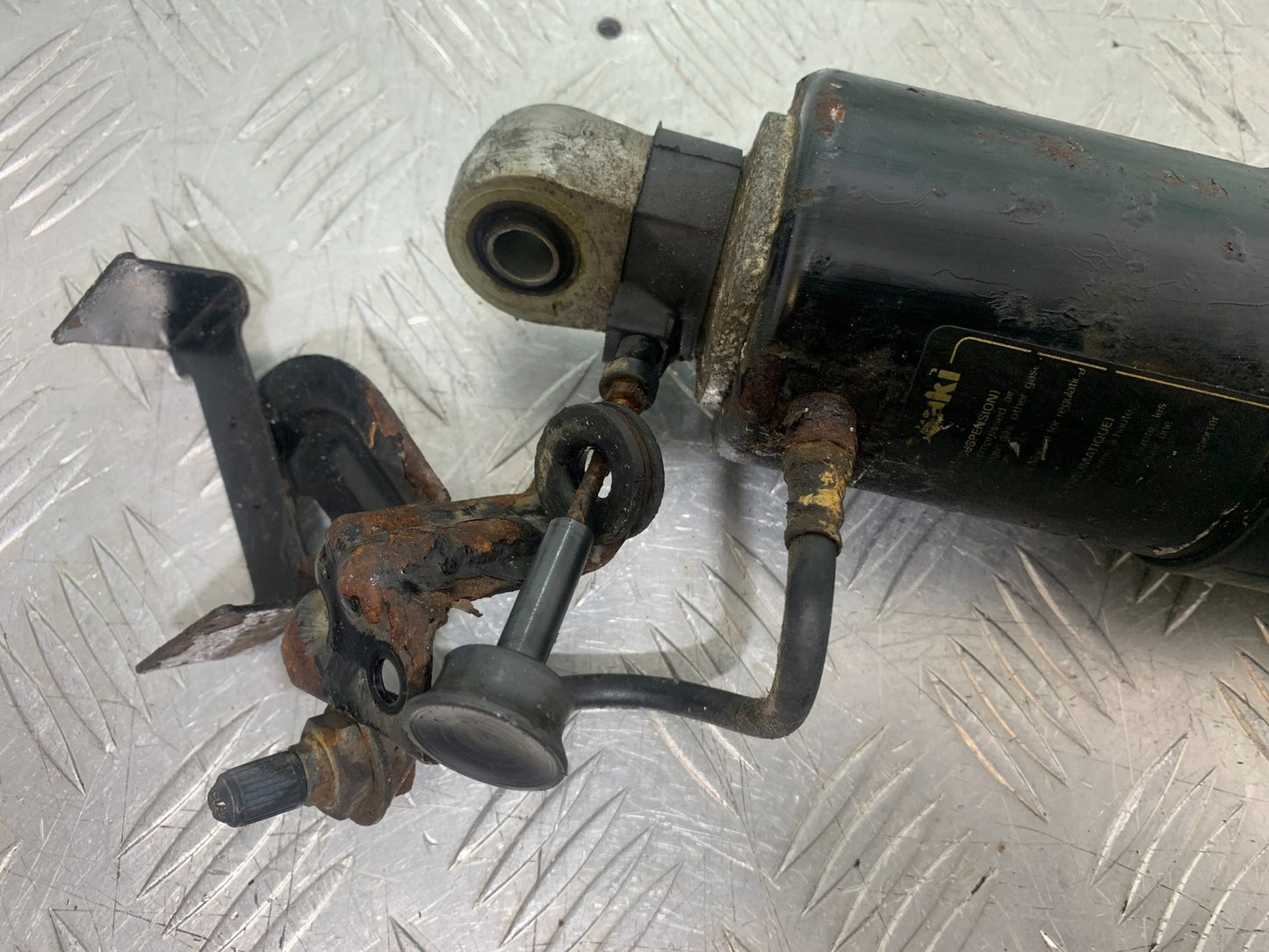 KAWASAKI GPZ600 GPZ 600 REAR SHOCK YEAR 1988-90 (CMB1258)