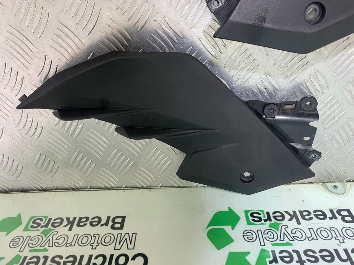 KAWASAKI Z300 ER300 LEFT AND RIGHT INFILL PANELS YEAR 2016-2018  (CMB1056)