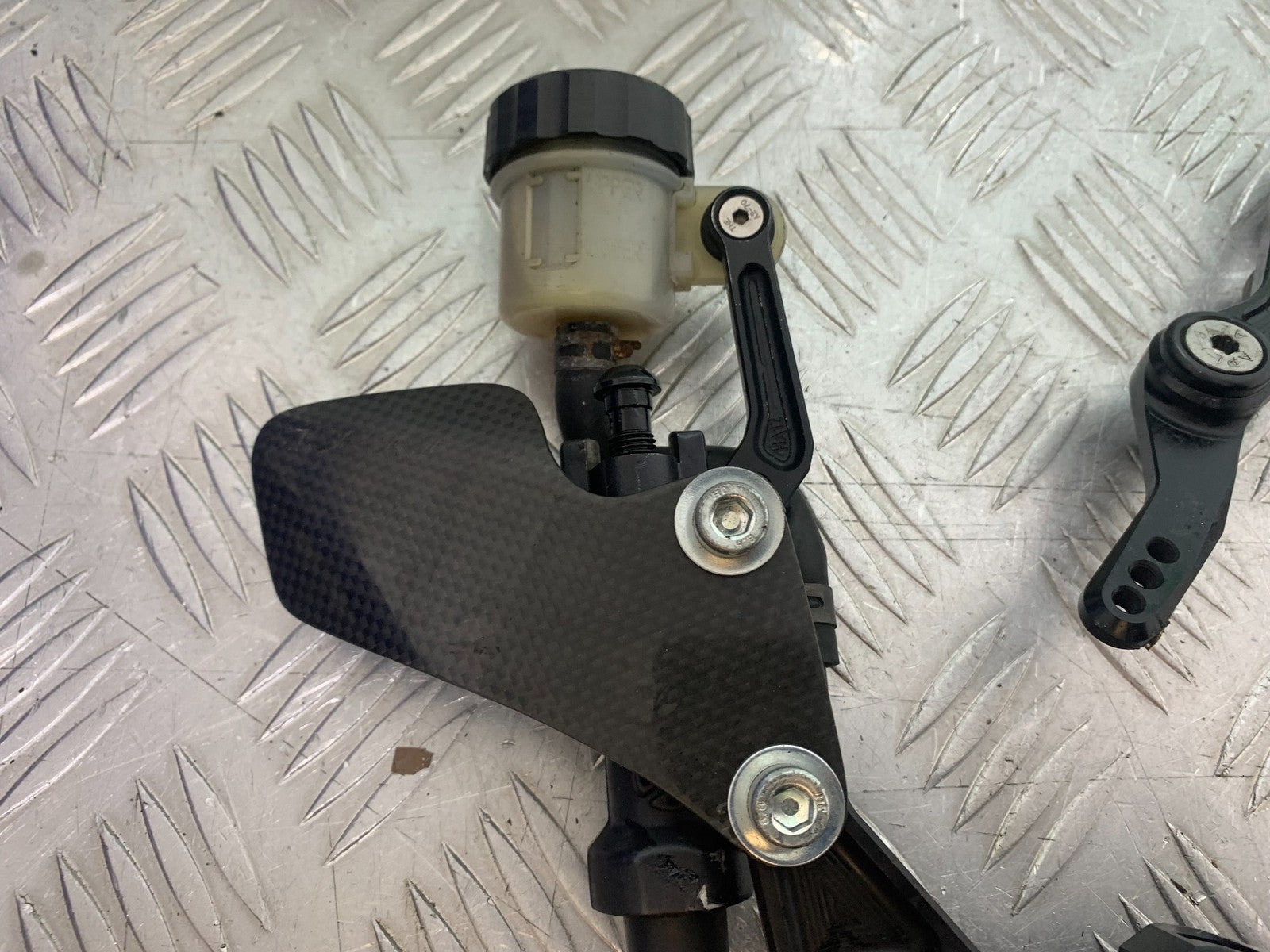 YAMAHA YZF R1 4C8 GILES ADJUSTABLE REARSETS  YEAR 2007-2008 (CMB1237)