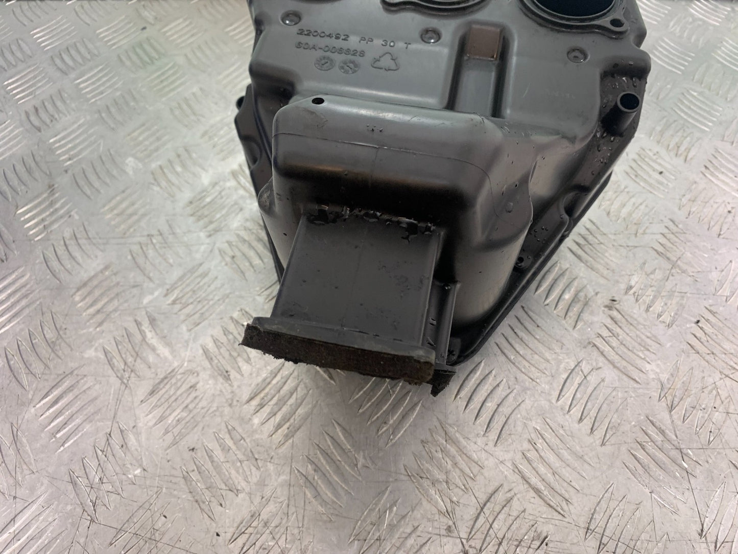 TRIUMPH 675 STREET TRIPLE R AIRBOX  YEAR 2013 - 2016 (CMB1221)
