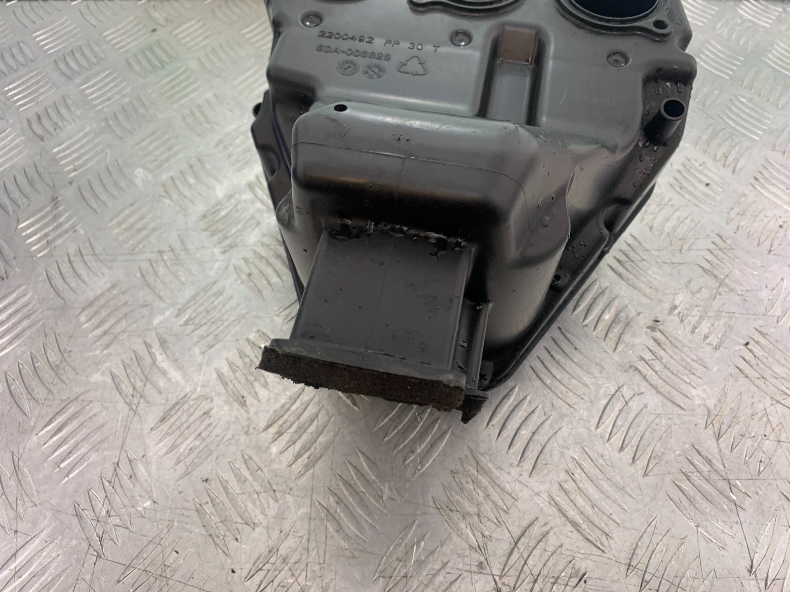 TRIUMPH 675 STREET TRIPLE R AIRBOX  YEAR 2013 - 2016 (CMB1221)