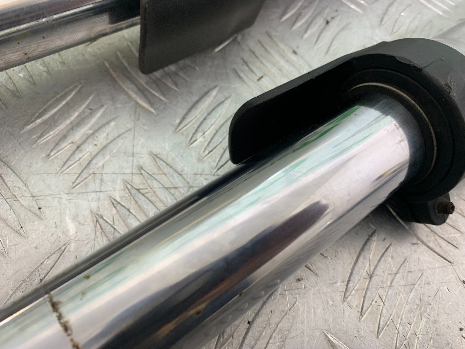 TRIUMPH 955i SPRINT ST FORKS  YEAR 1999-04 (CMB1230)