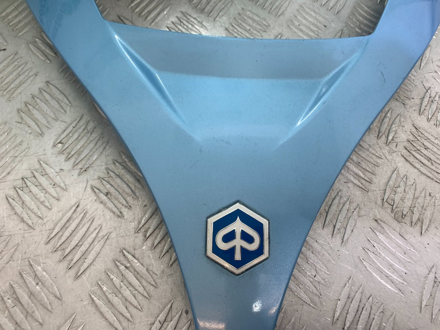 PIAGGIO MP3 250 ie HEADLIGHT SURROUND  YEAR 2007 (CMB1307)