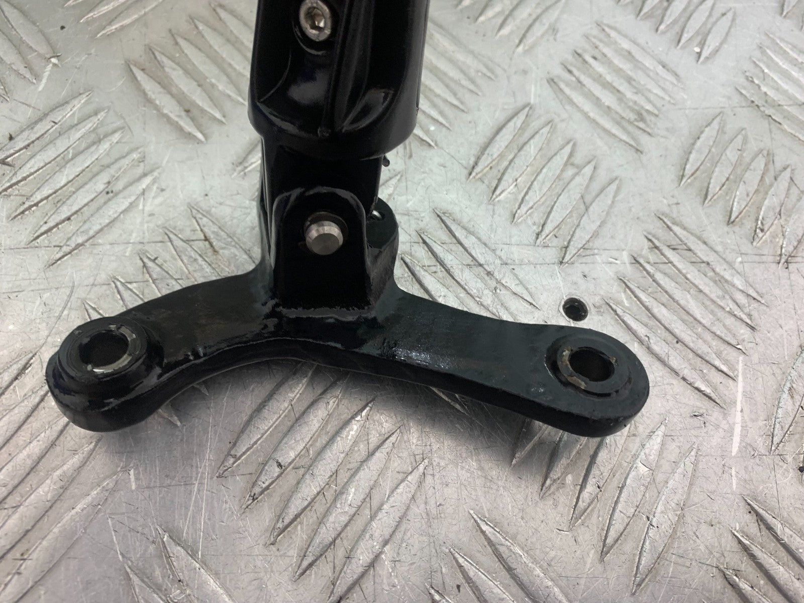 BSA 650 GOLD STAR LEFT HANGER AND PEG   YEAR 2022-2025 (CMB1262)