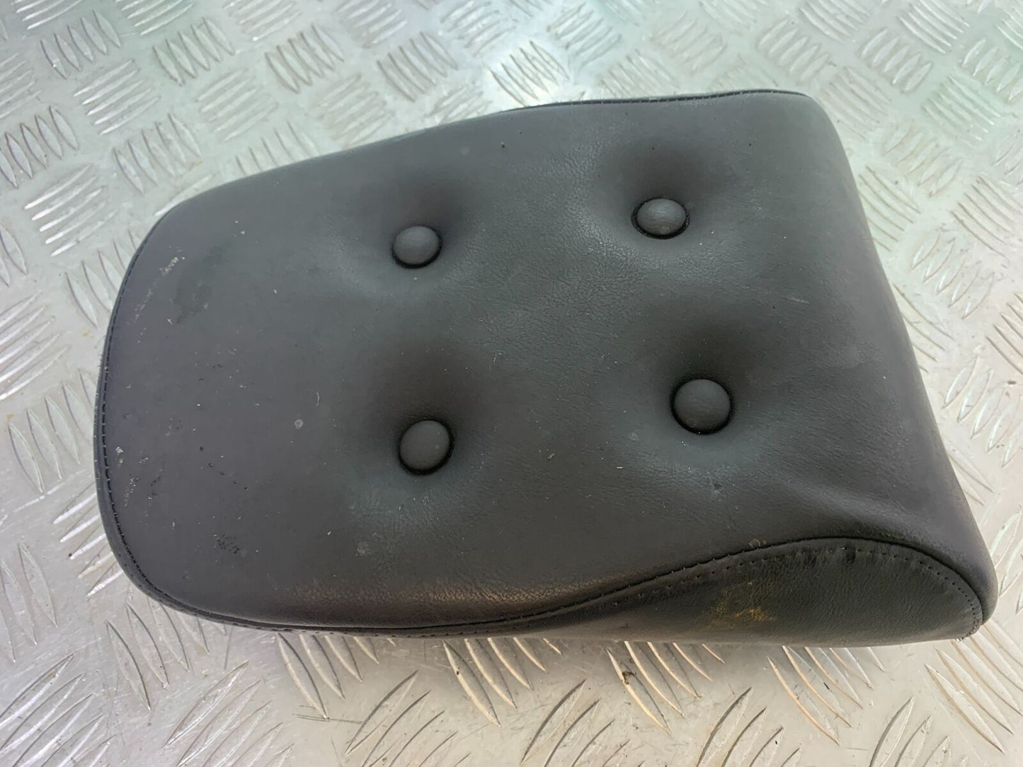 SUZUKI VS1400 VS 1400 INTRUDER REAR SEAT   YEAR 1988 (CMB1077)
