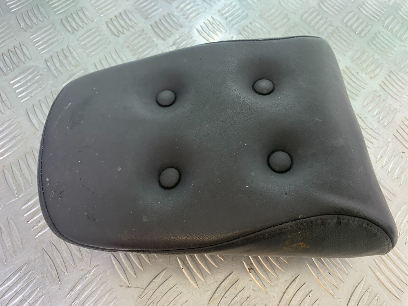 SUZUKI VS1400 VS 1400 INTRUDER REAR SEAT   YEAR 1988 (CMB1077)