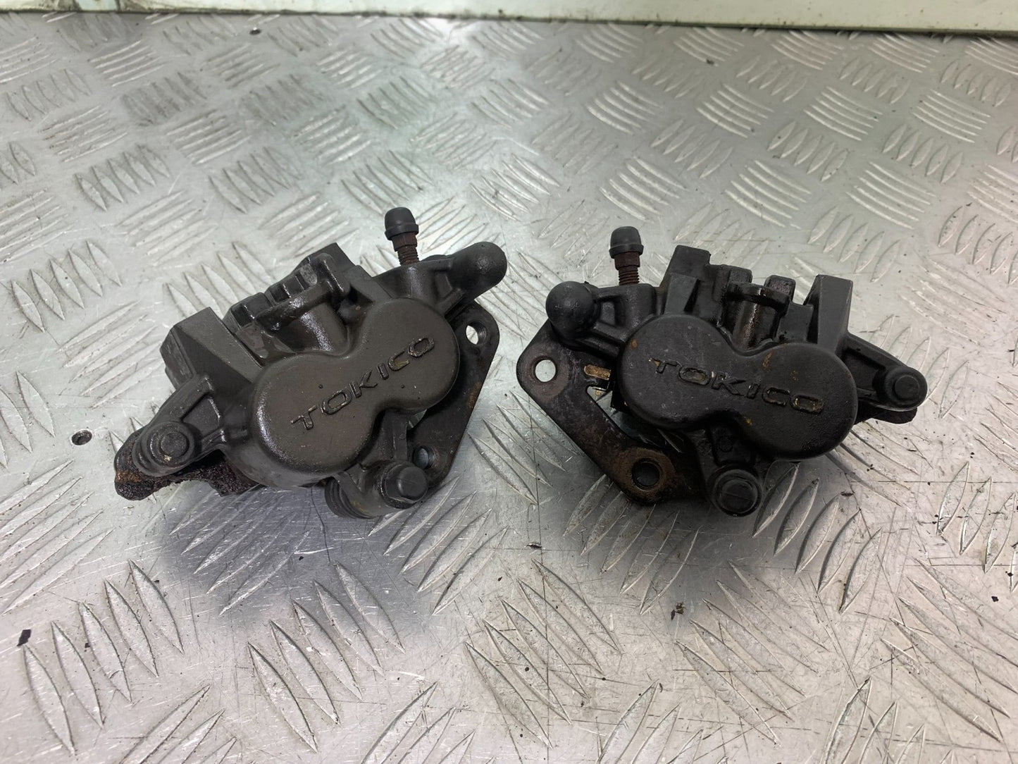 SUZUKI GSF600 GSF 600 BANDIT FRONT BRAKE CALIPERS   2000-2004 (CMB1269)