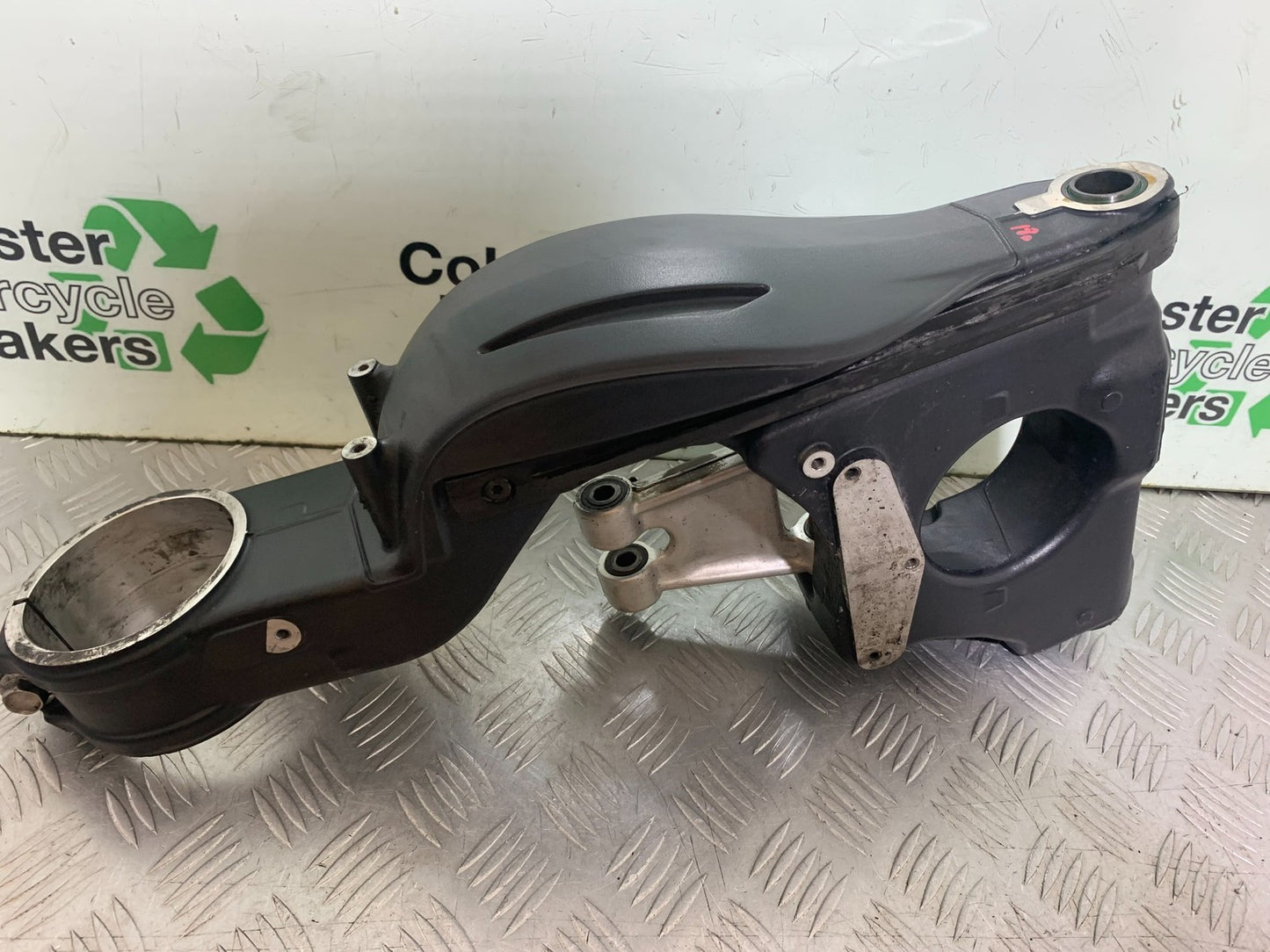 TRIUMPH 1050 SPEED TRIPLE SWINGARM  YEAR 2005-2007 (CMB1322)