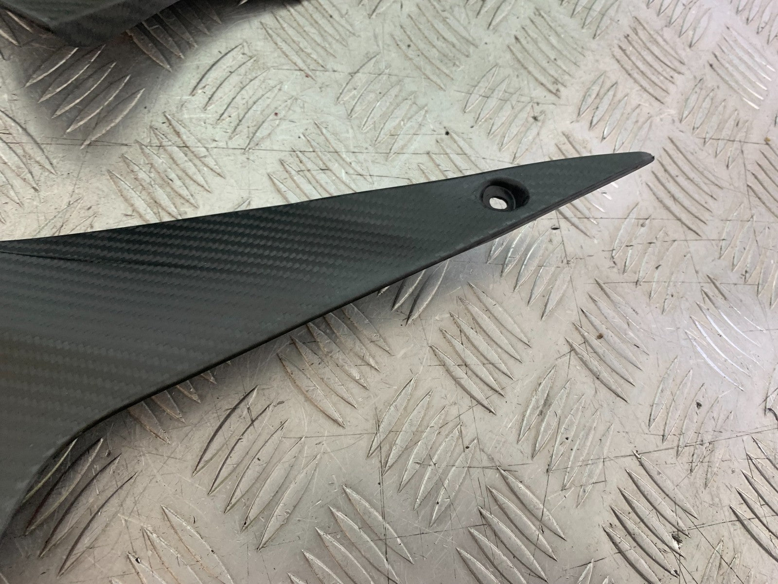 APRILIA RSV4 FACTORY LEFT AND RIGHT CARBON SIDE INFILLS YEAR 2009-2012 (CMB1224)