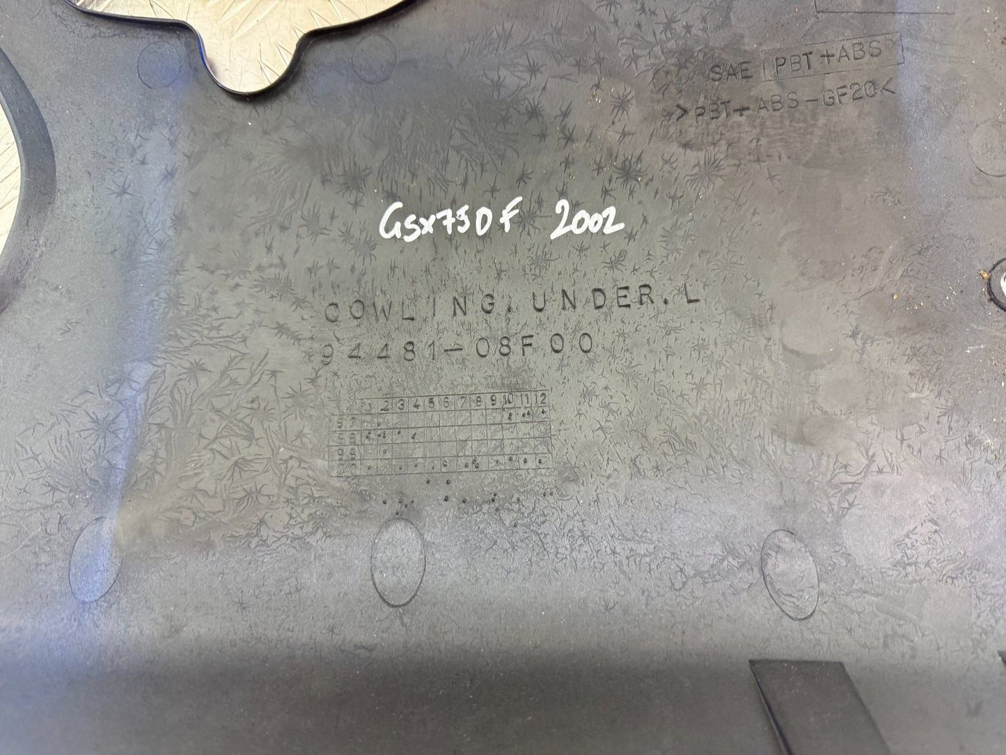 SUZUKI GSX750F GSX 750 F LEFT LOWER FAIRING COWL YEAR 1998 - 2005