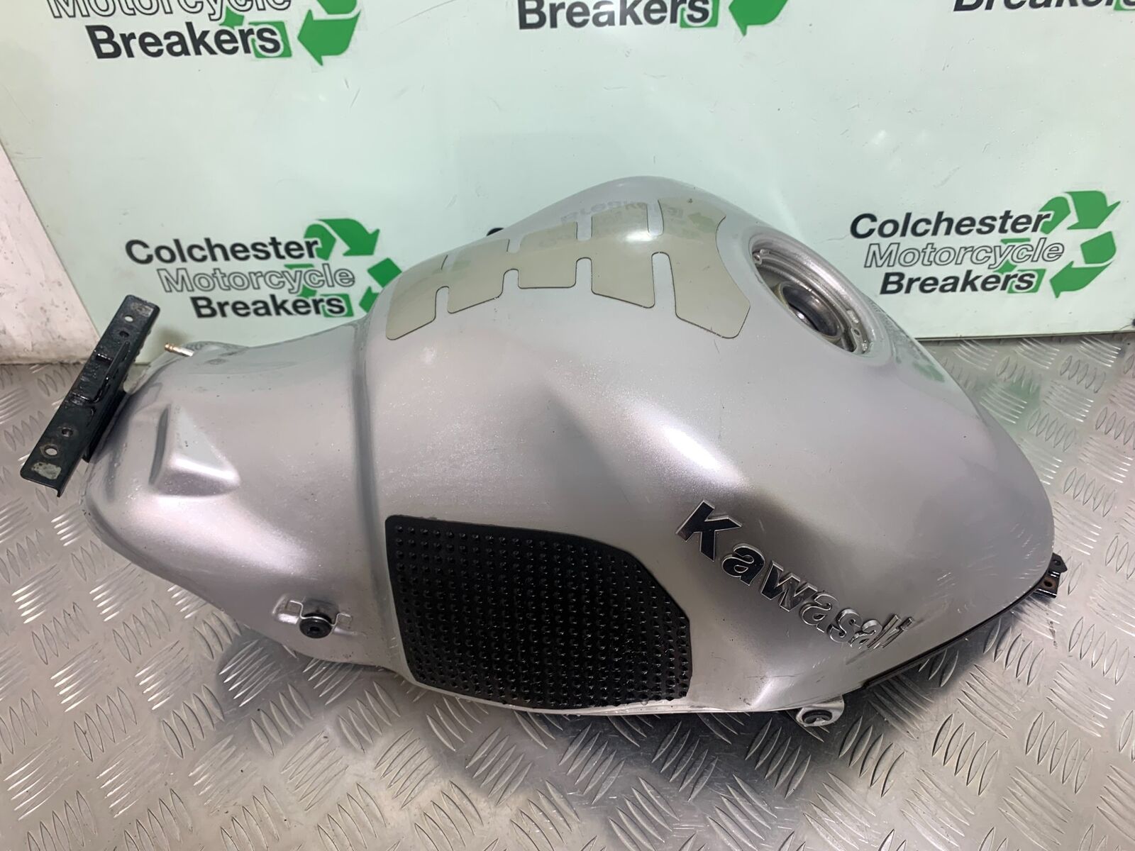 KAWASAKI ZZR1200 ZZR 1200 PETROL TANK  YEAR 2002-05 (STOCK 993)