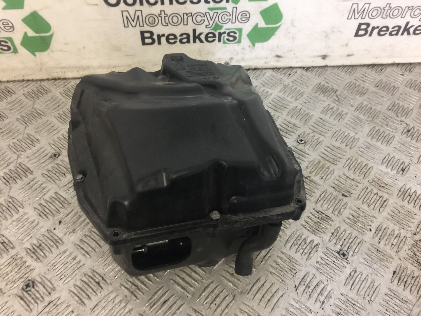 TRIUMPH TIGER 800 AIRBOX   YEAR 2013 (STOCK 643)