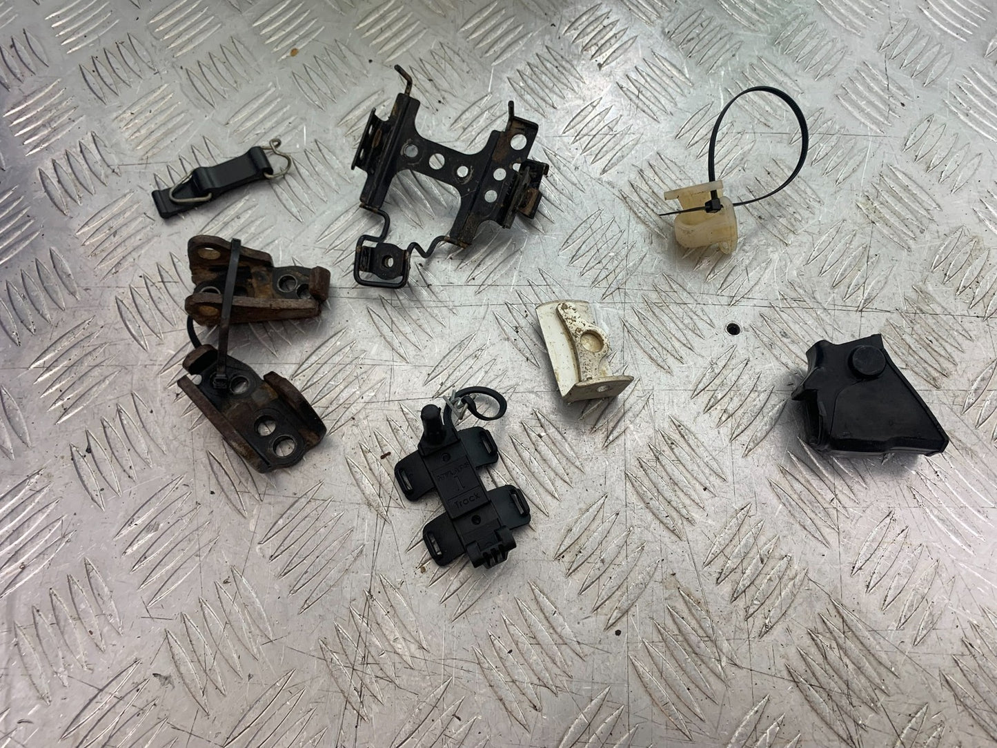 KAWASAKI KXF450 KXF 450 FRAME BRACKETS   YEAR 2013 CMB1217)