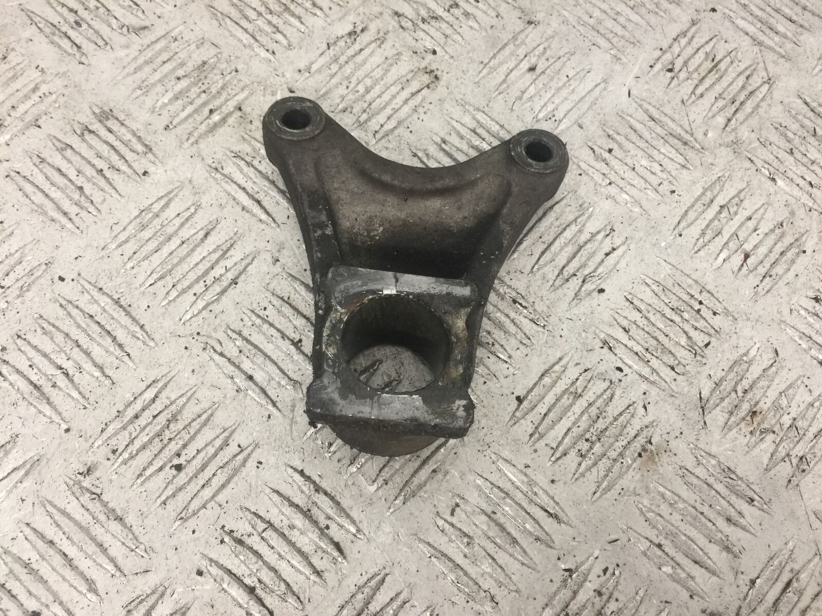 SUZUKI GSXR600 GSXR 600 K1 K2 REAR CALIPER BRACKET YEAR 2000 (STOCK 877)