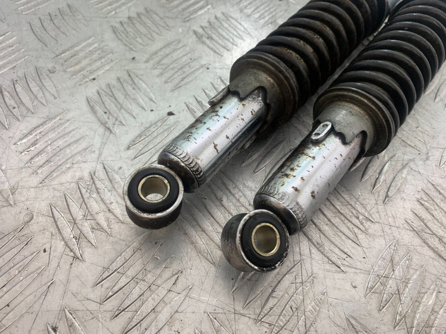 SUZUKI GP100 GP 100 REAR SHOCKS  YEAR 1978-1988 (CMB1259)