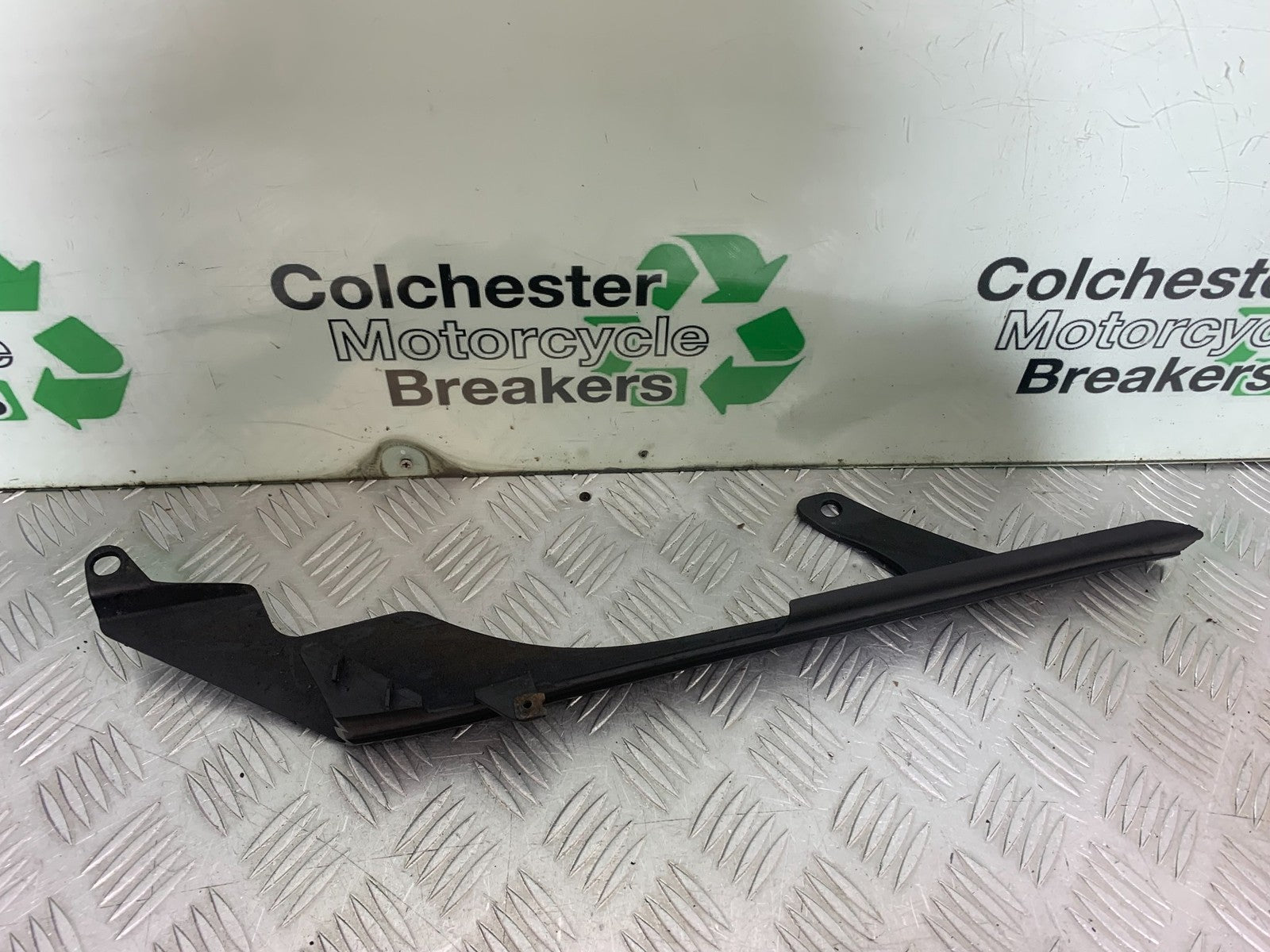 YAMAHA YZF R1 4C8 CHAIN GUARD  YEAR 2007-2008 (CMB1237)