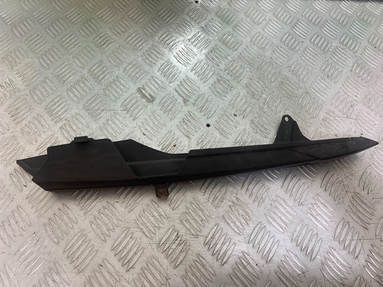 HONDA CBF125 CBF 125 CHAIN GUARD YEAR 2009-14  (CMB1172)