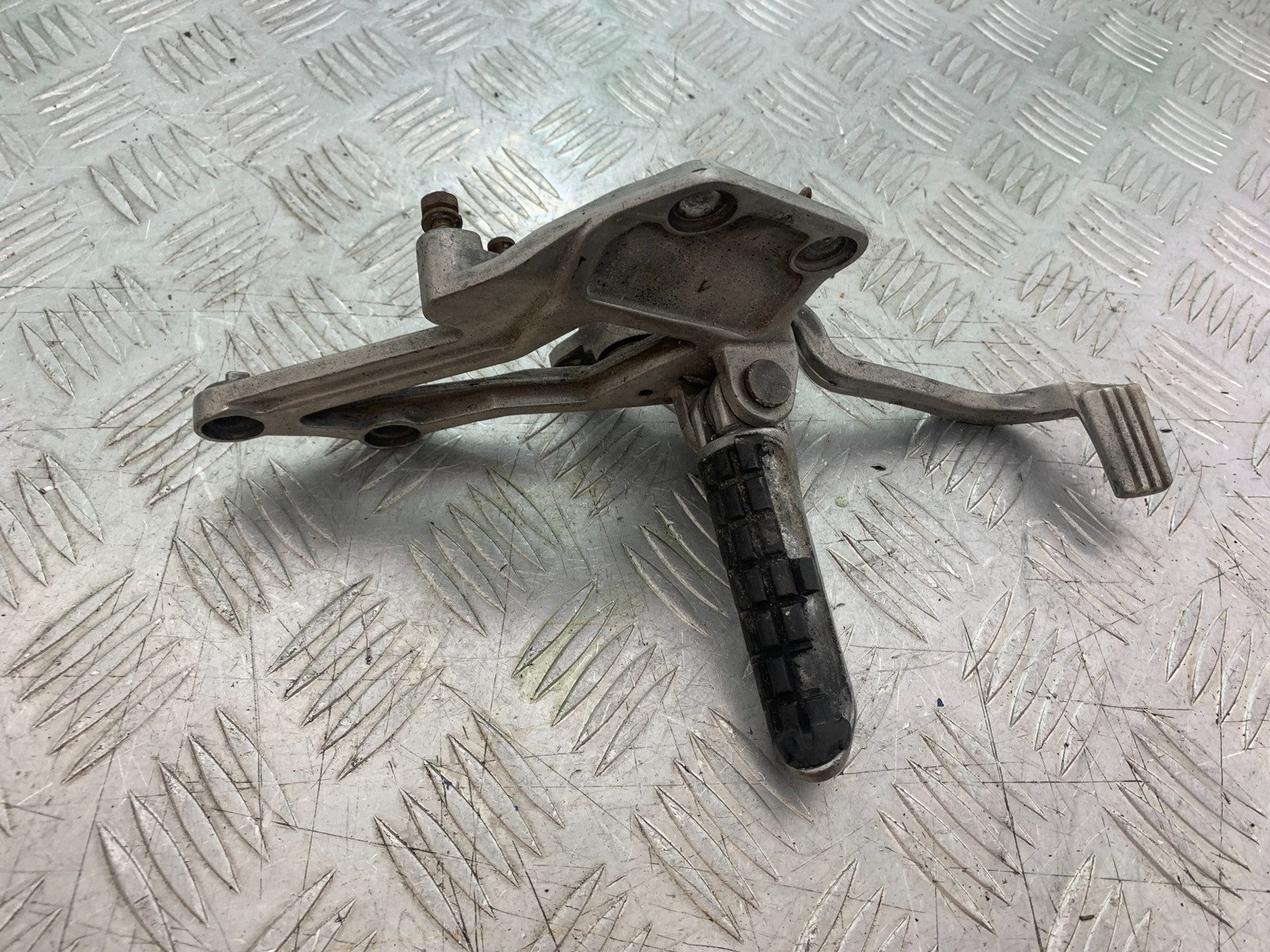 KAWASAKI GPX 750 GPX 750 FRONT RIGHT HANGER  YEAR 1990