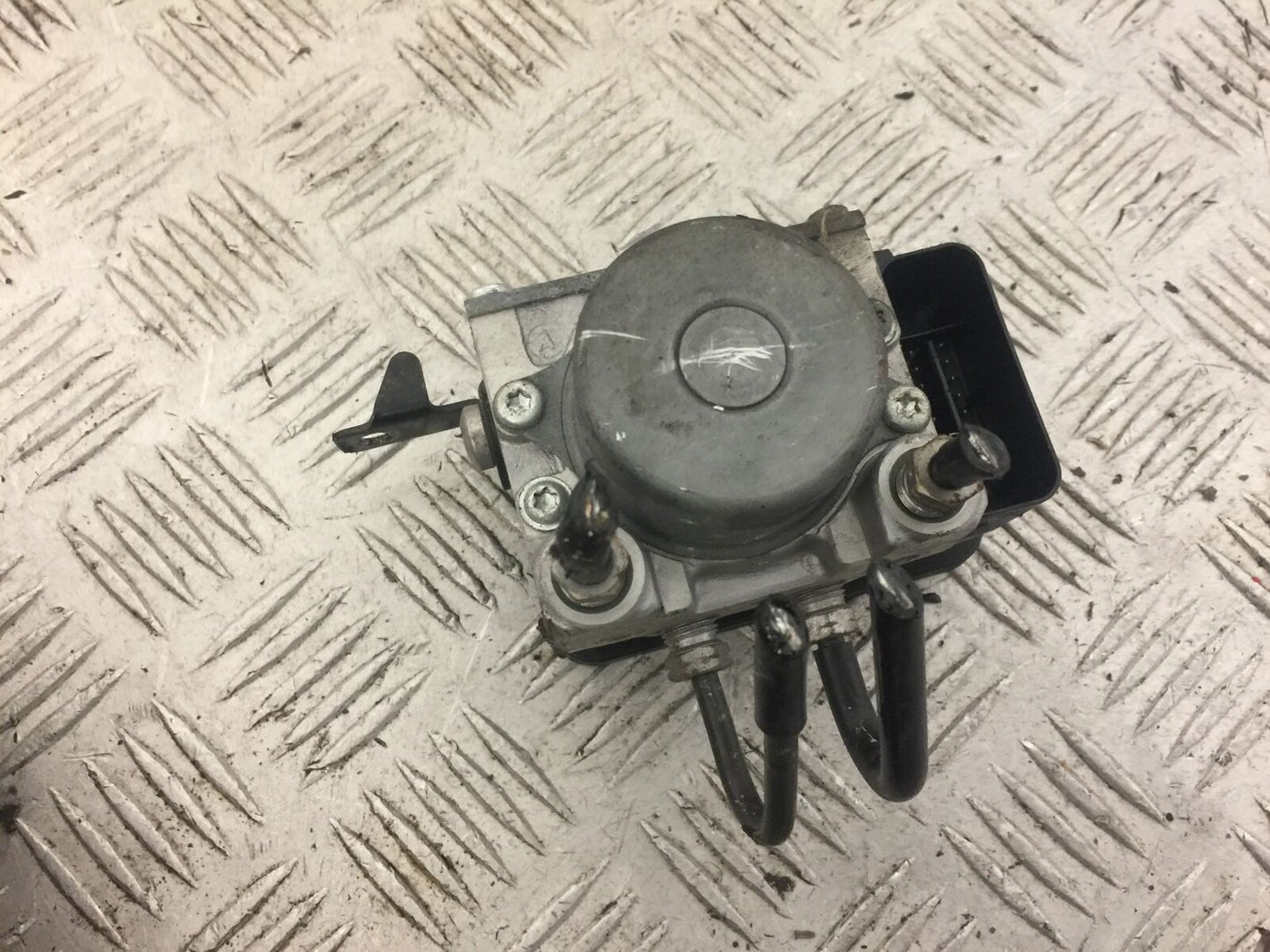 TRIUMPH 675 STREET TRIPLE FRONT ABS PUMP  YEAR 2016 (STOCK 674)