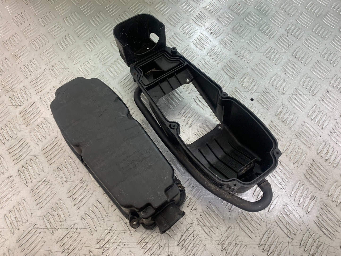 HONDA XL125 VARADERO AIRBOX  YEAR 2001-2006  (CMB1210)