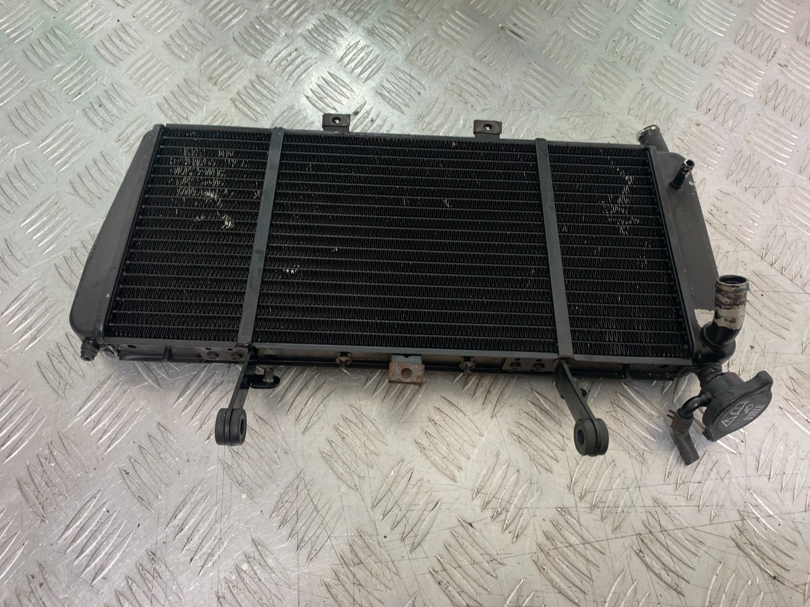 TRIUMPH 1050 SPRINT ST RADIATOR  2003-2011 (CMB1285)