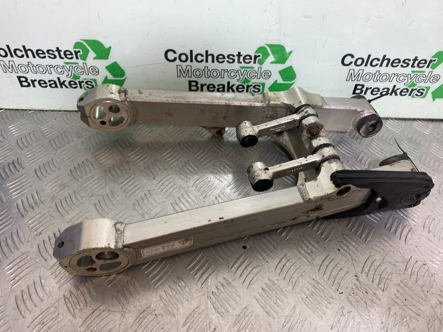 TRIUMPH TROPHY 900 SWINGARM  YEAR 1991-95 (CMB1251)