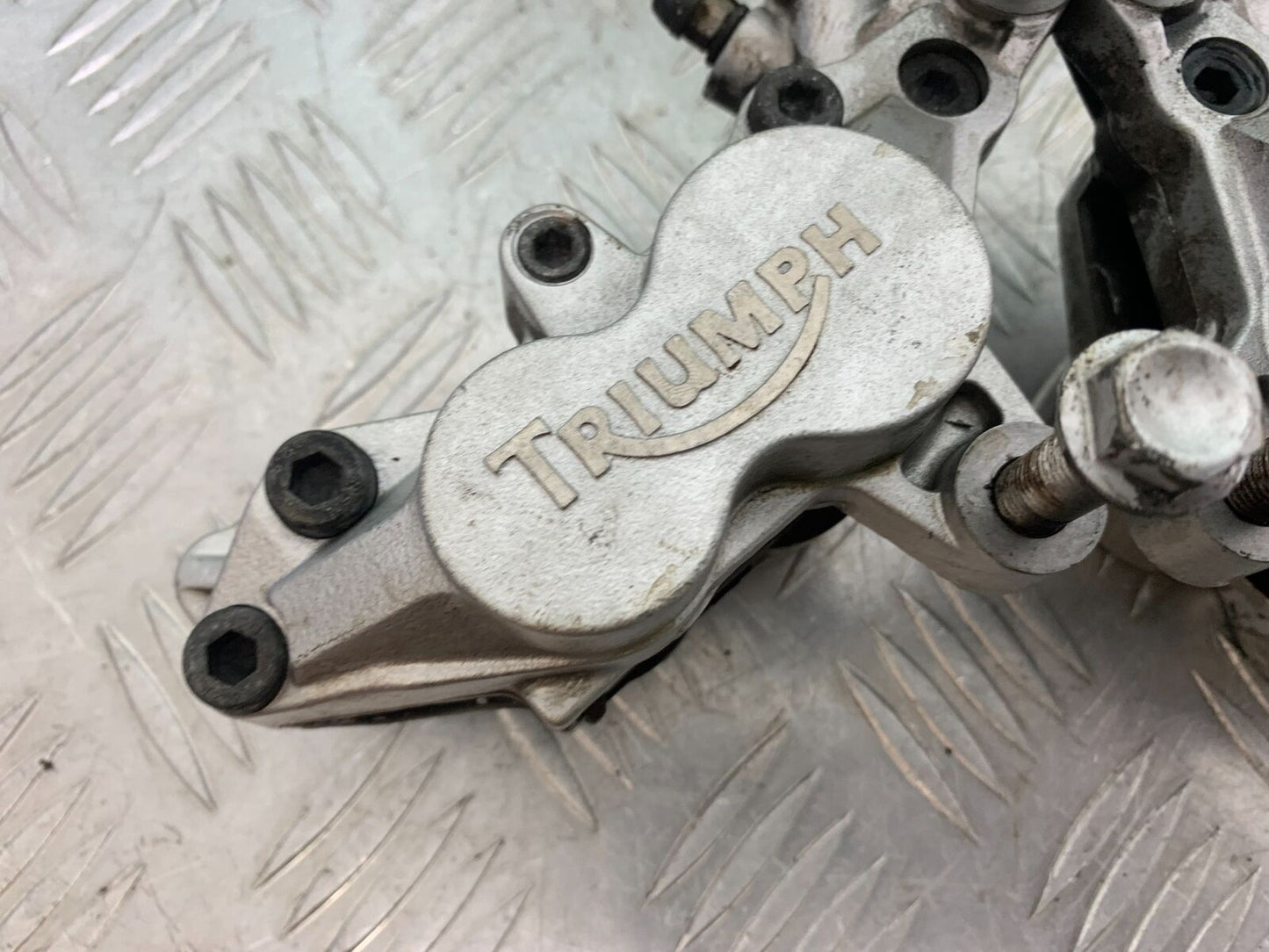 TRIUMPH THUNDERBIRD 1600 FRONT BRAKE CALIPERS  YEAR 2011 (CMB1107)