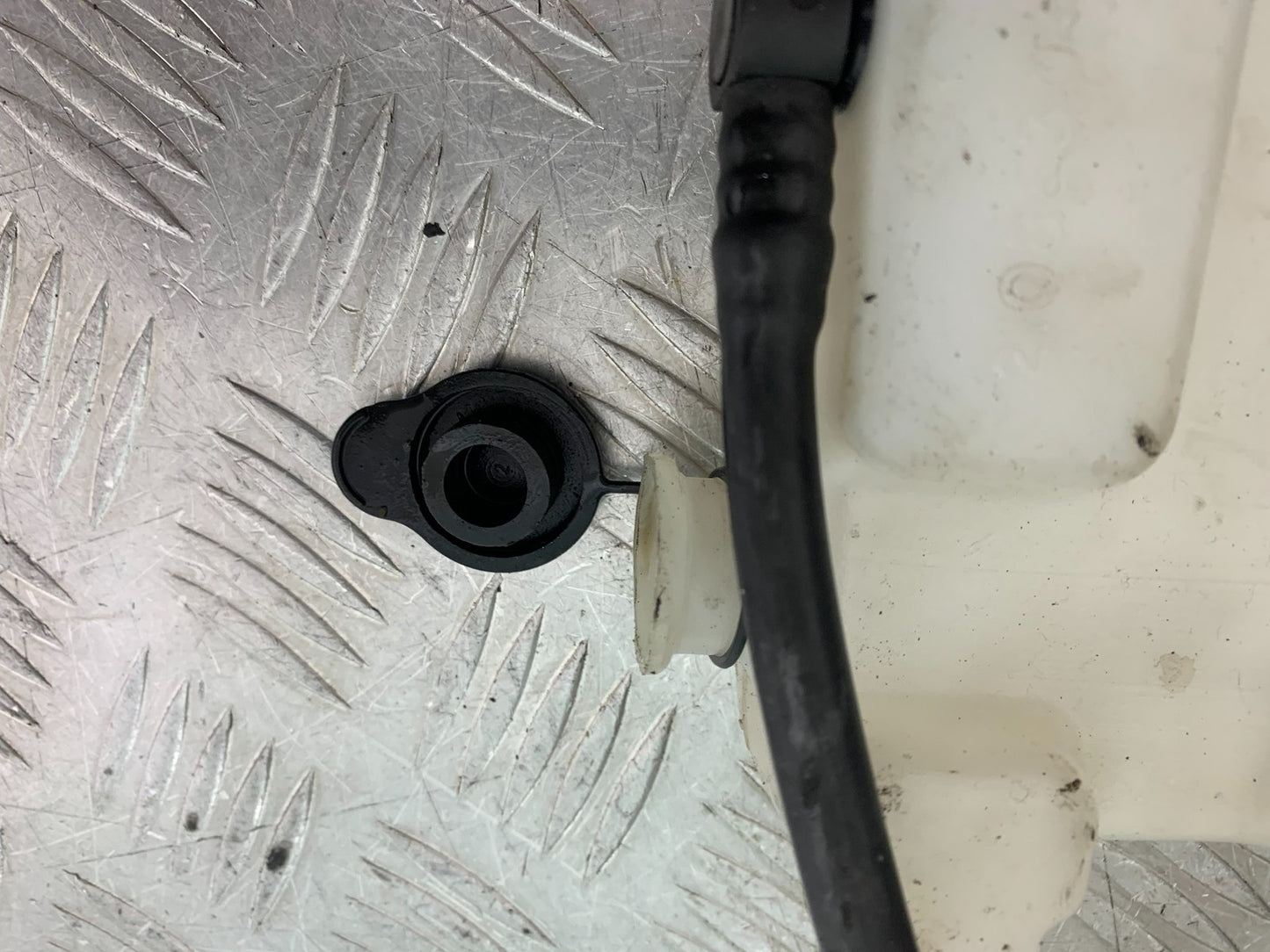 TRIUMPH 1050 SPRINT ST COOLANT BOTTLE 2003-2011 (CMB1285)