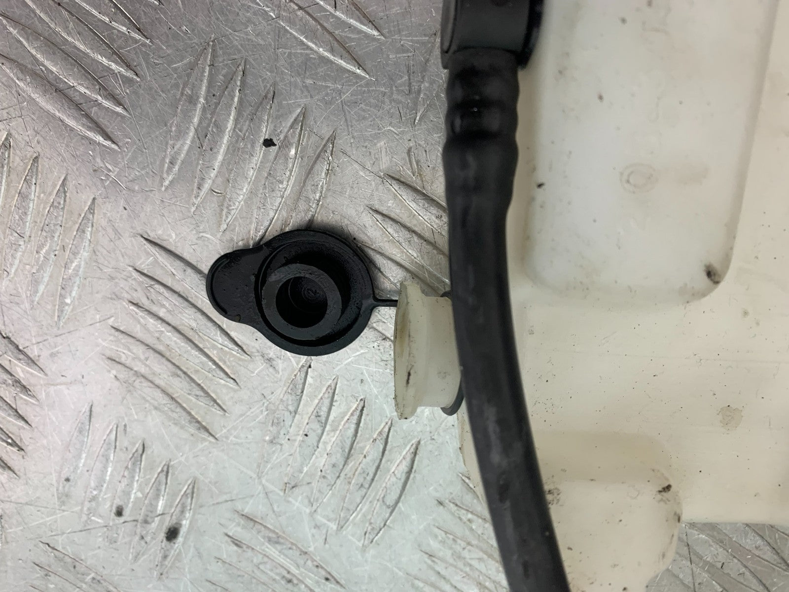 TRIUMPH 1050 SPRINT ST COOLANT BOTTLE 2003-2011 (CMB1285)