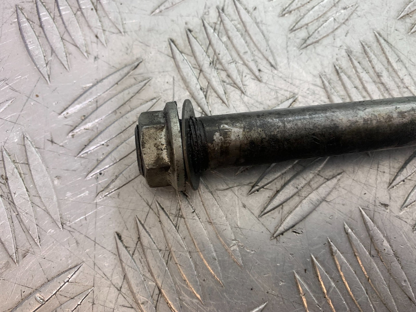 KAWASAKI ZZR1100 D SWINGARM SPINDLE    YEAR 1993-2001 (CMB1289)