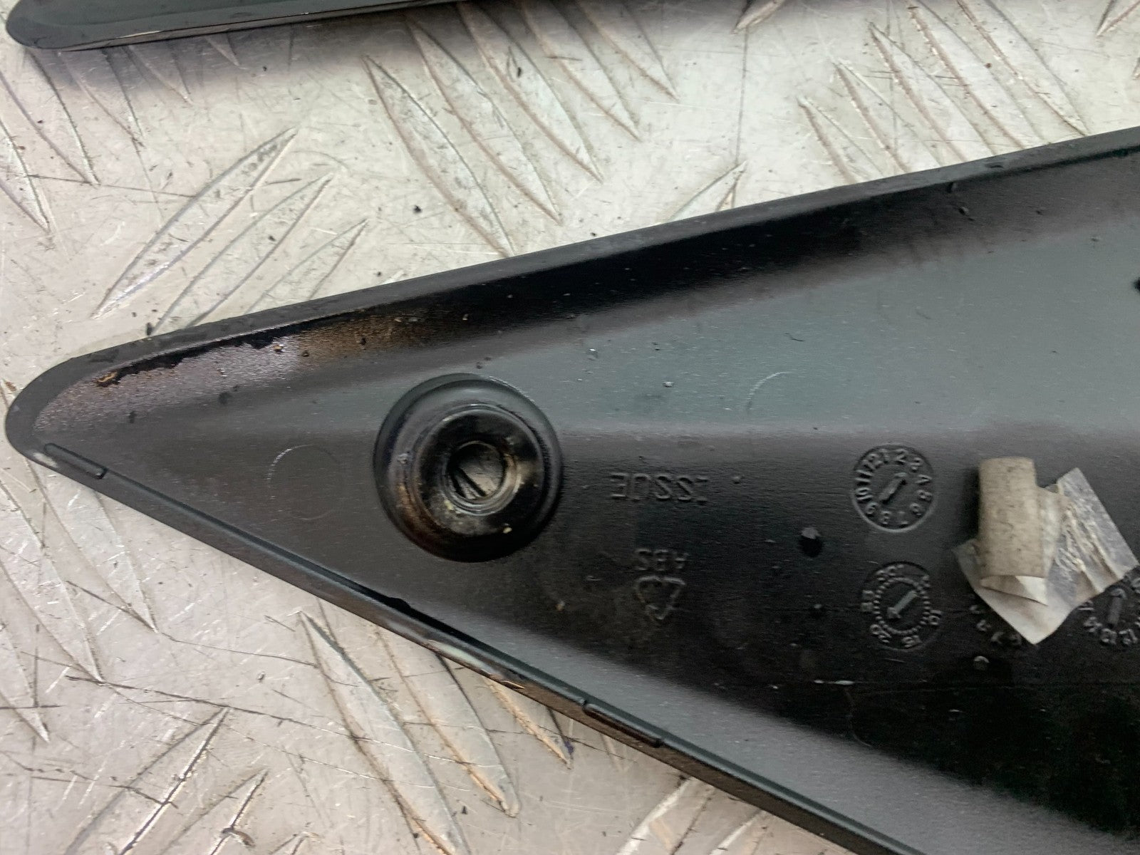 TRIUMPH SPEED TRIPLE R 1050 LEFT AND RIGHT SIDE INFILL PANELS 2009 (CMB1183)