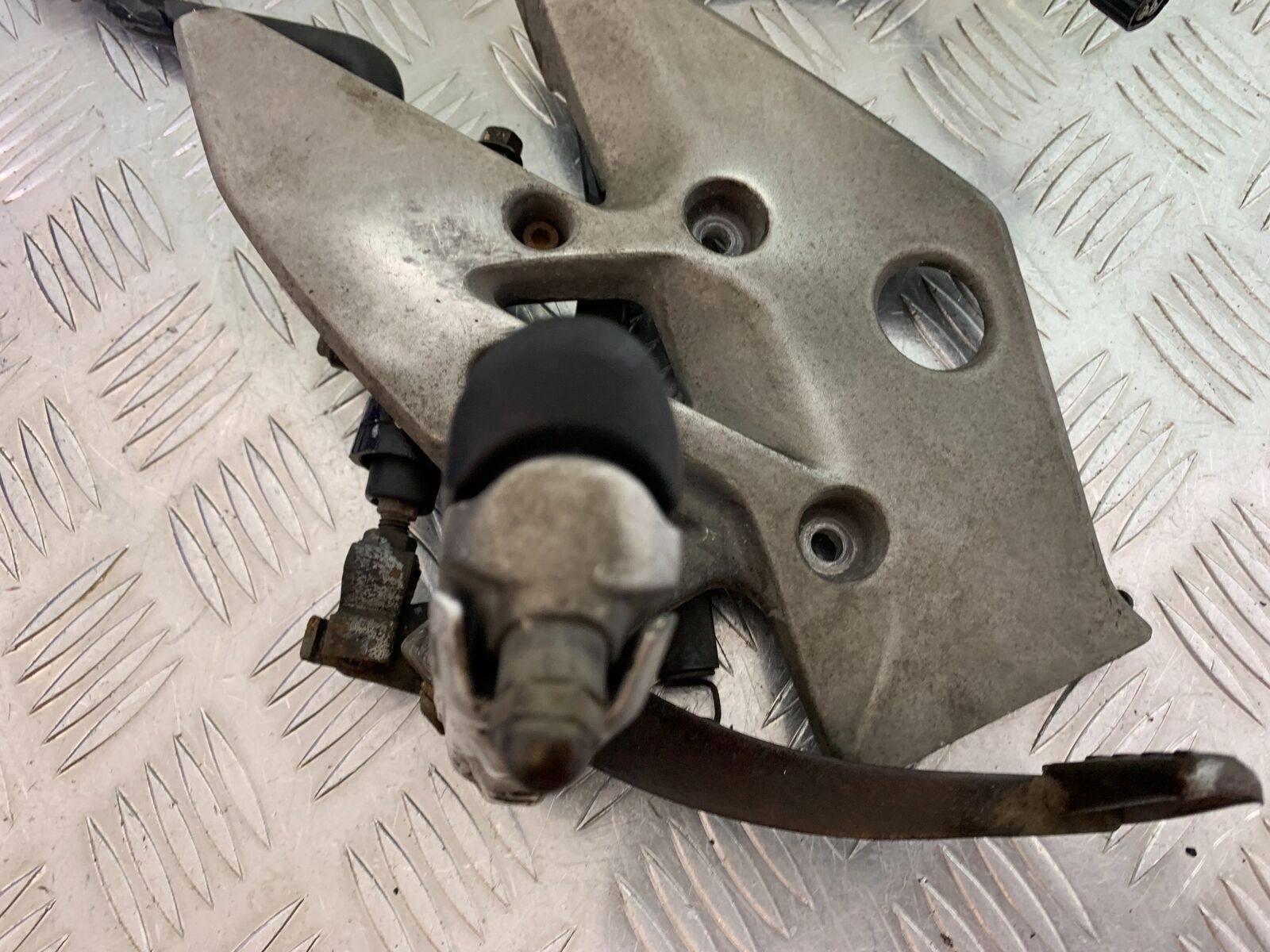 HONDA CBR500R CBR 500 R FRONT RIGHT HANGER  YEAR 2012-16 (CMB1048)