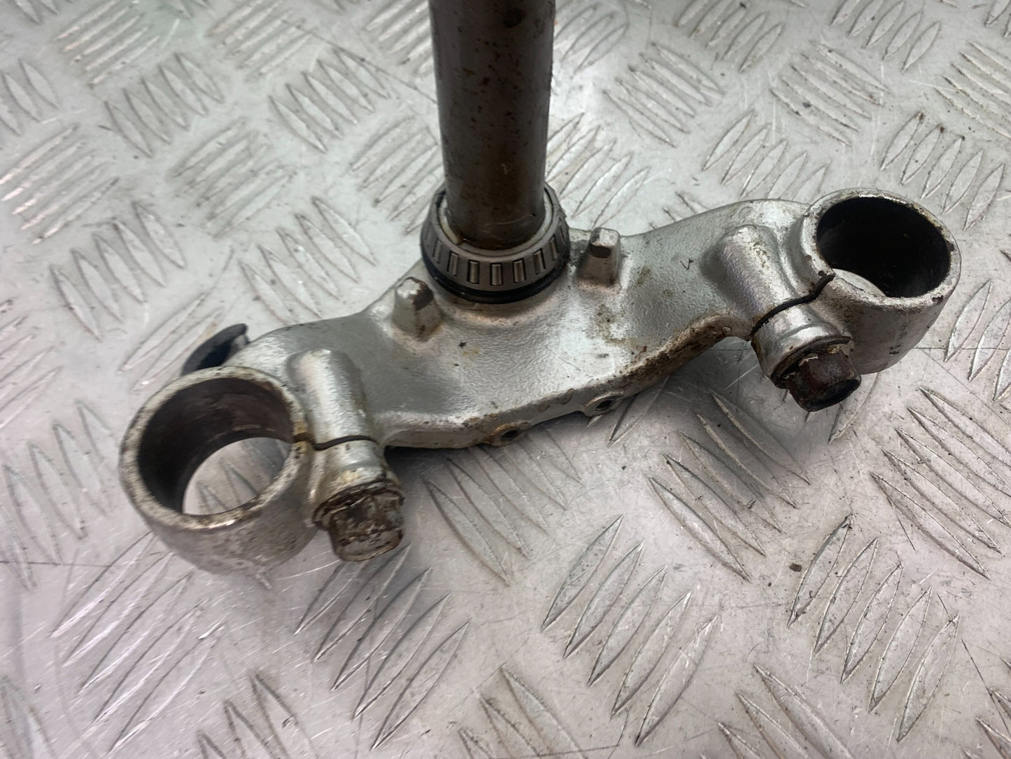 YAMAHA XV535 XV 535 VIRAGO BOTTOM YOKE  YEAR 1994-02 (CMB1162)