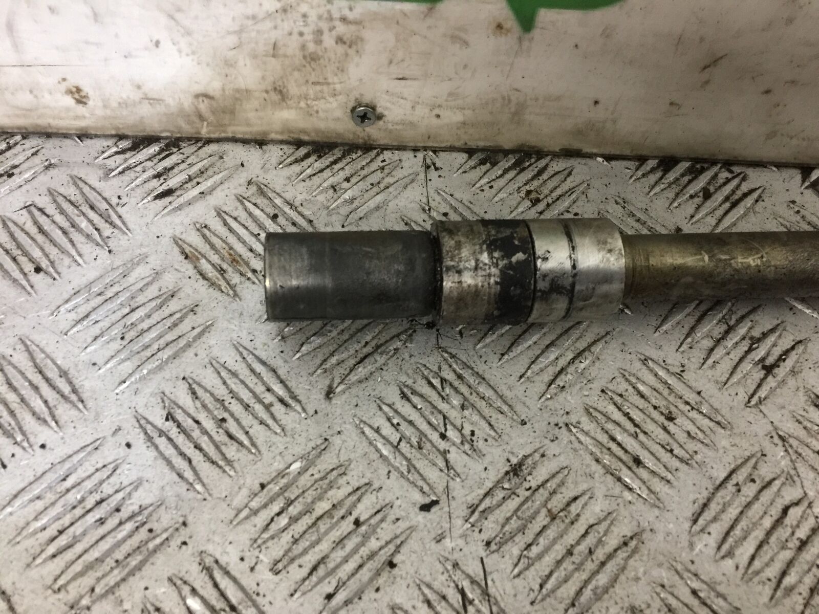TRIUMPH 675 STREET TRIPLE FRONT WHEEL SPINDLE  YEAR 2016 (STOCK 812)