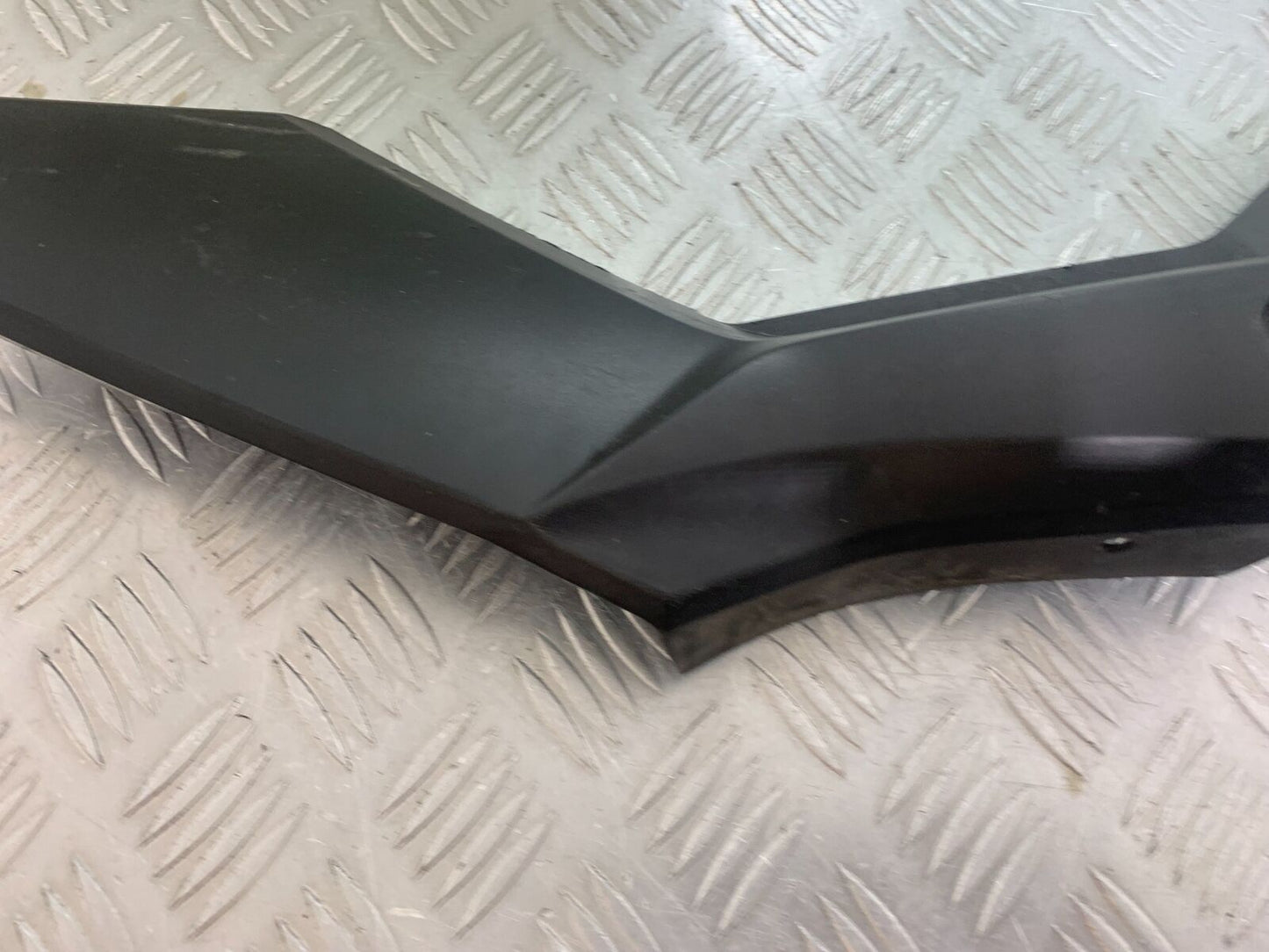 SUZUKI DL 650 V-STROM LEFT SIDE INFILL PANEL YEAR 2020 (CMB1117)