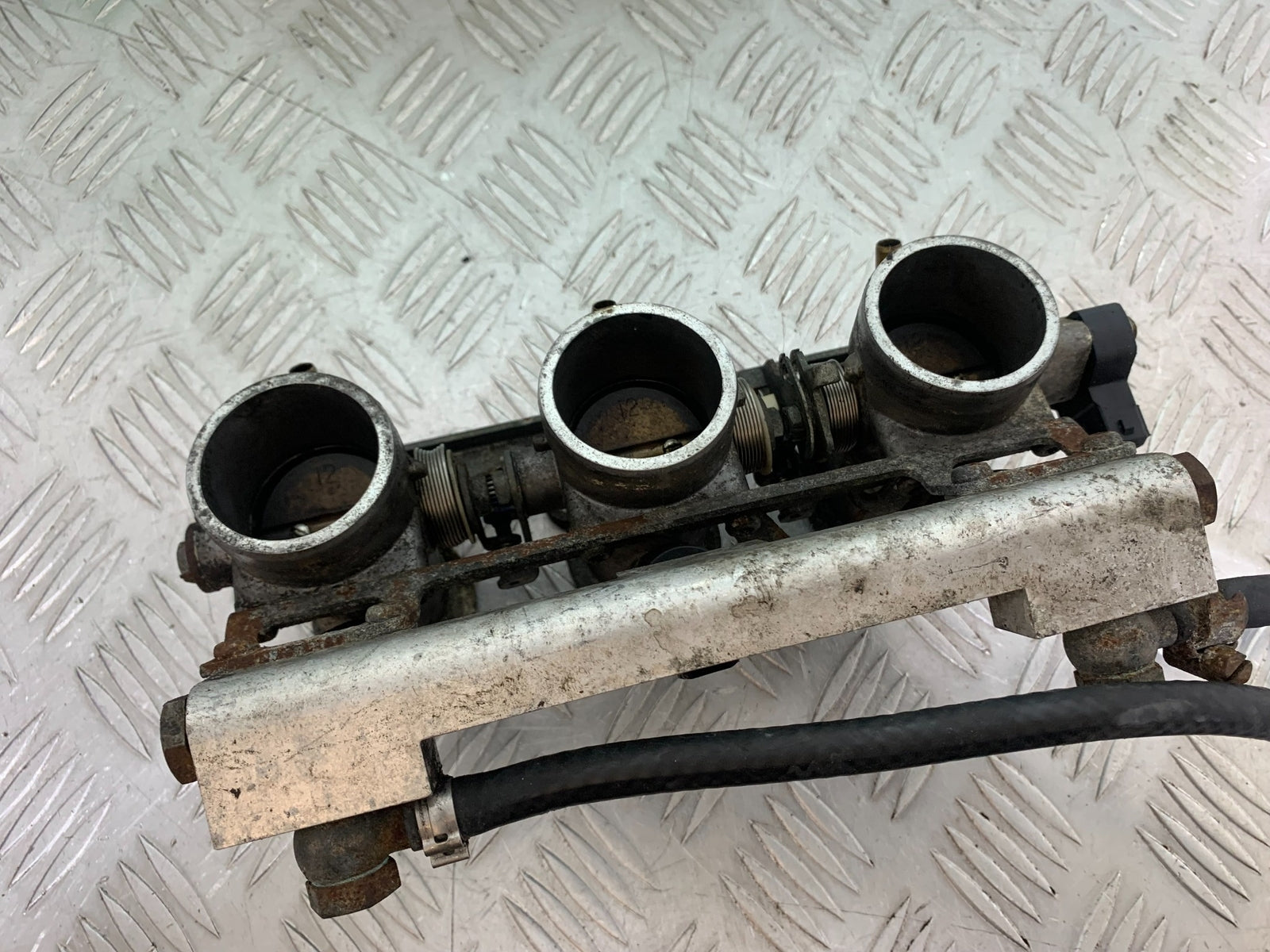 TRIUMPH T509 SPEED TRIPLE THROTTLE BODIES  YEAR 1997-1998 (CMB1144)