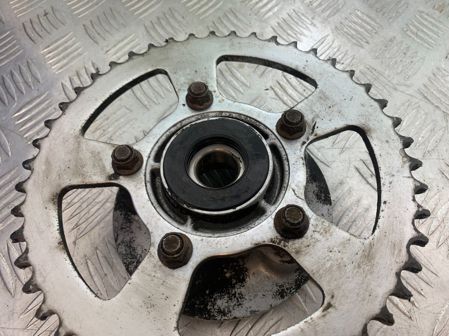 SUZUKI GSF600 GSF 600 BANDIT SPROCKET CARRIER   2000-2004 (CMB1269)