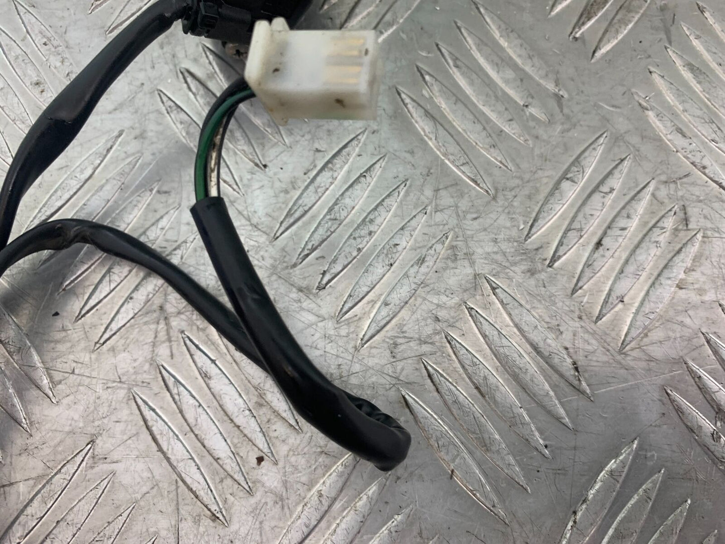 YAMAHA XT125 X XT 125 X RIGHT SWITCH GEAR   2005-2011 (CMB1097)