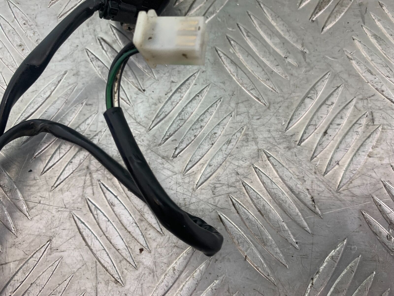 YAMAHA XT125 X XT 125 X RIGHT SWITCH GEAR   2005-2011 (CMB1097)