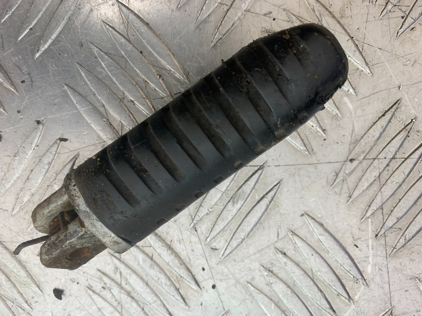BENELLI BN125 BN 125 FRONT LEFT FOOTPEG  YEAR 2018-2021 (CMB1245)