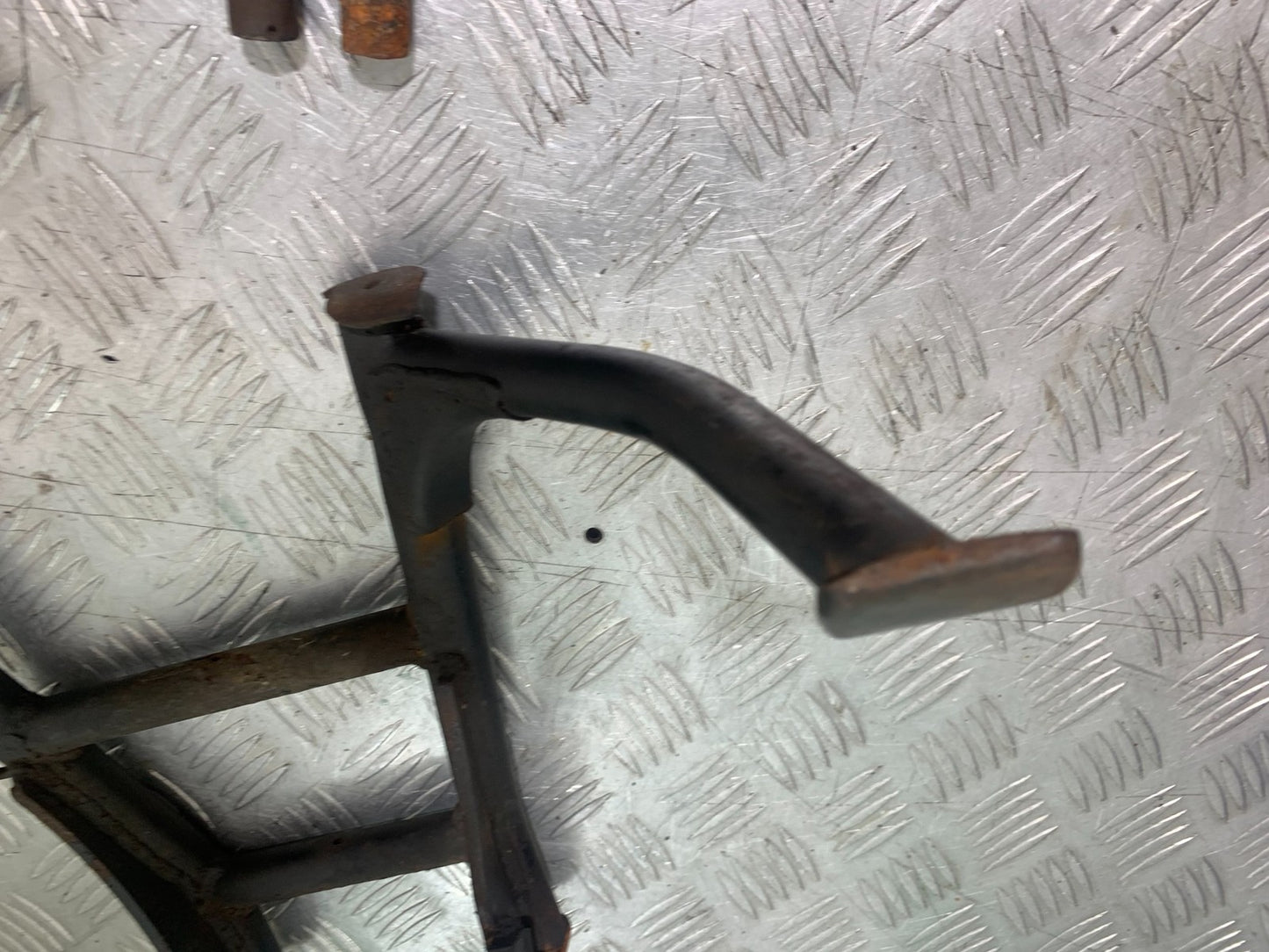 HONDA XL125 VARADERO CENTER STAND   YEAR 2001-2006  (CMB1210)