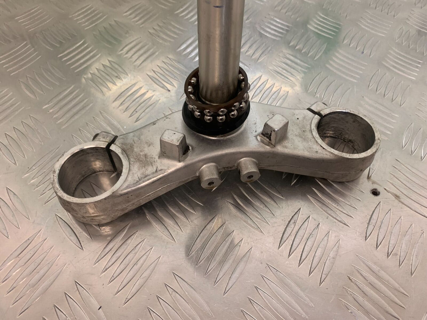 YAMAHA FJR1300 FJR 1300 BOTTOM YOKE YEAR 2001-05 (STOCK 946)