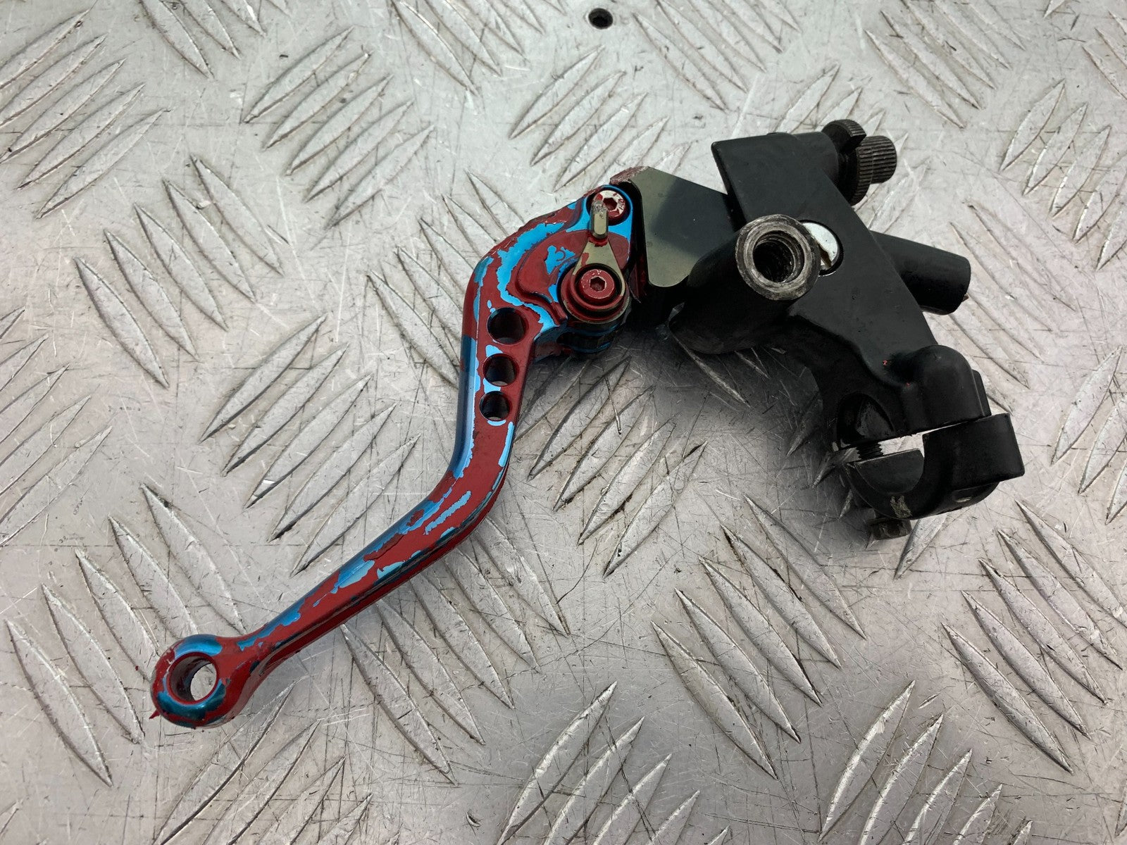 HONDA CB600 CB 600 HORNET CLUTCH LEVER AND BRACKET   YEAR 1998-2002 (CMB1297)